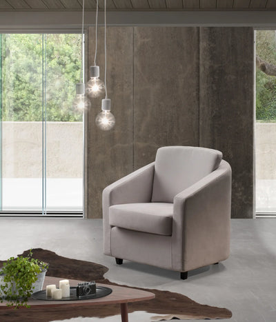 Poltroncina Rugiada in tessuto grigio in soggiorno