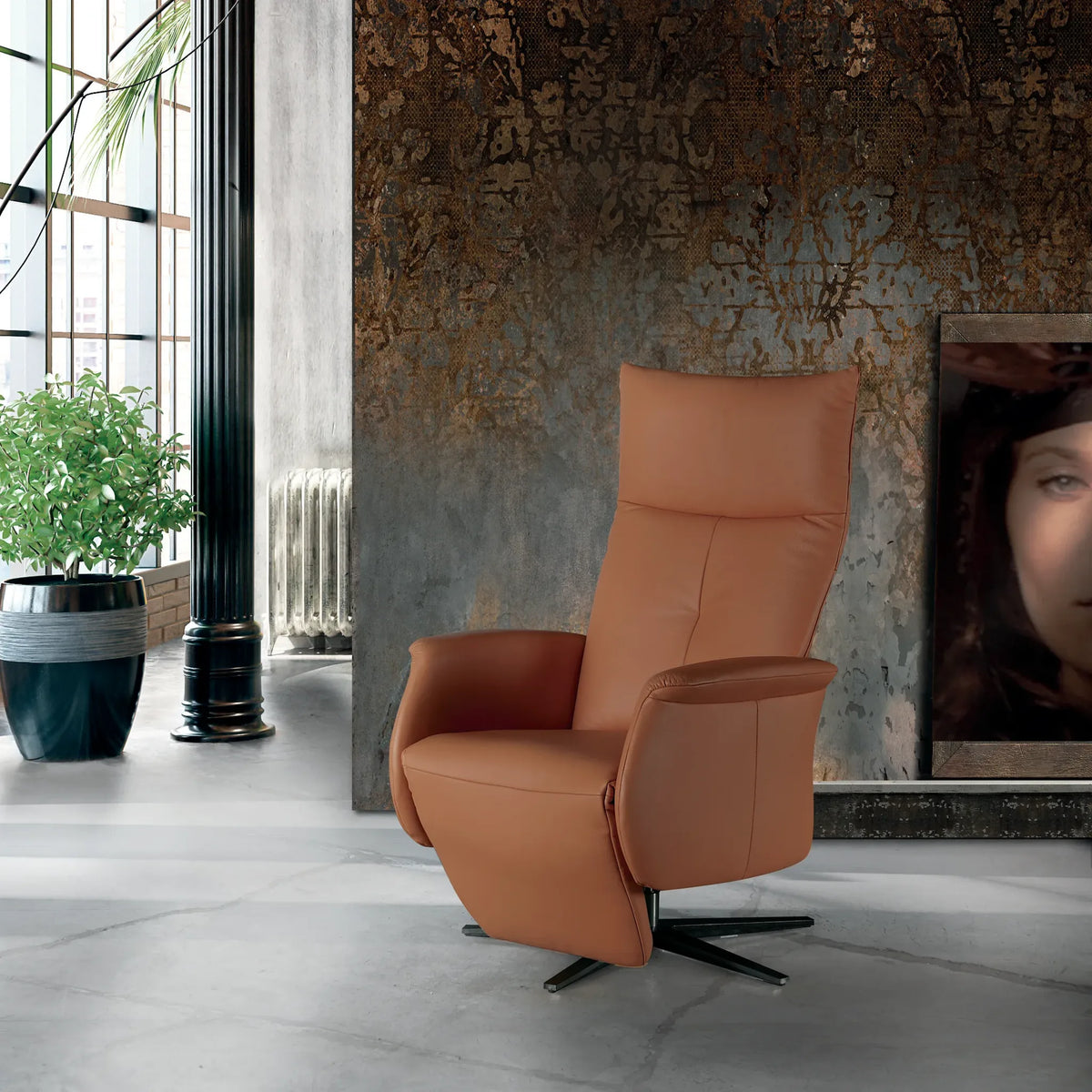 Poltrona relax Giove in pelle arancio in soggiorno